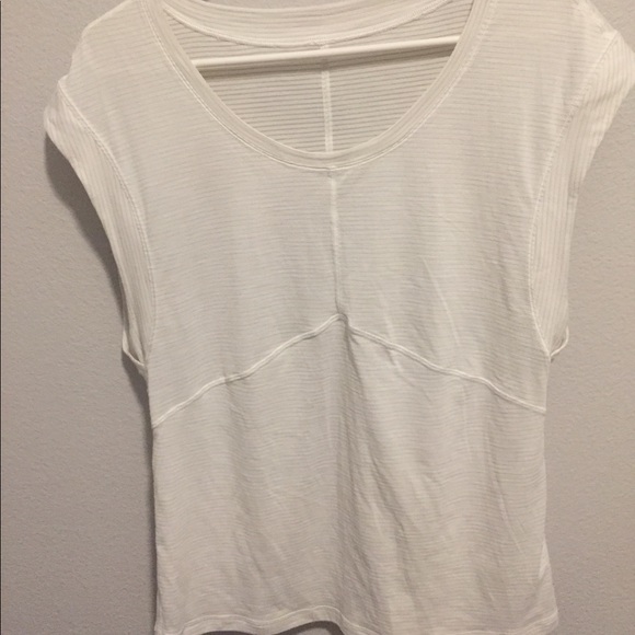lululemon athletica Tops - White Lululemon T-shirt sz 6